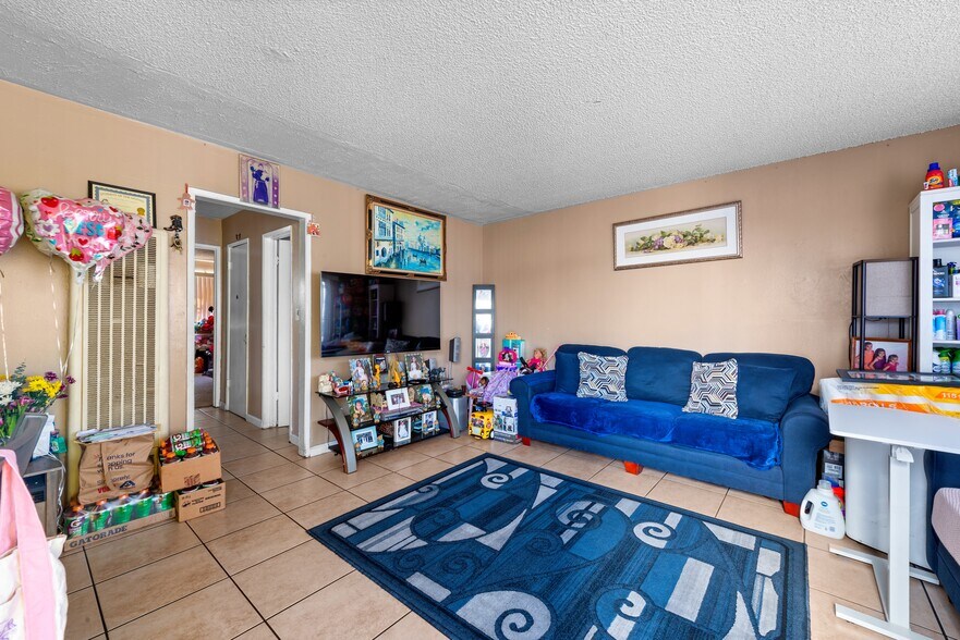 More Photos Of 2325 S Ridgeley Dr, Los Angeles Apartments For Sale