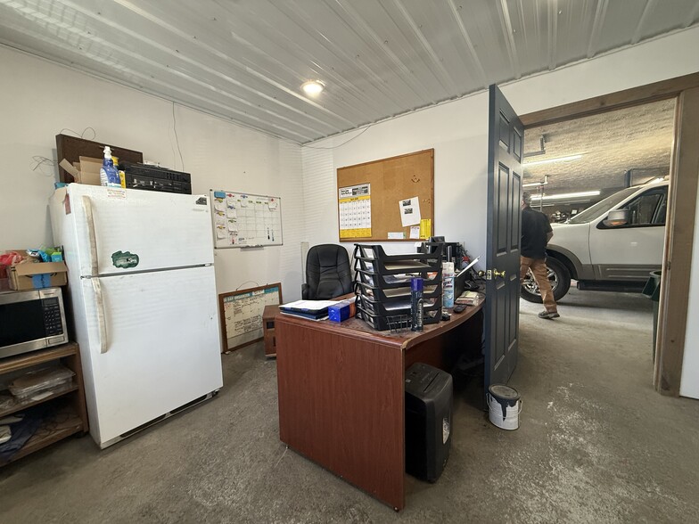 More Photos Of 916 Pleasant Grove Rd, Westmoreland General Retail For Sale