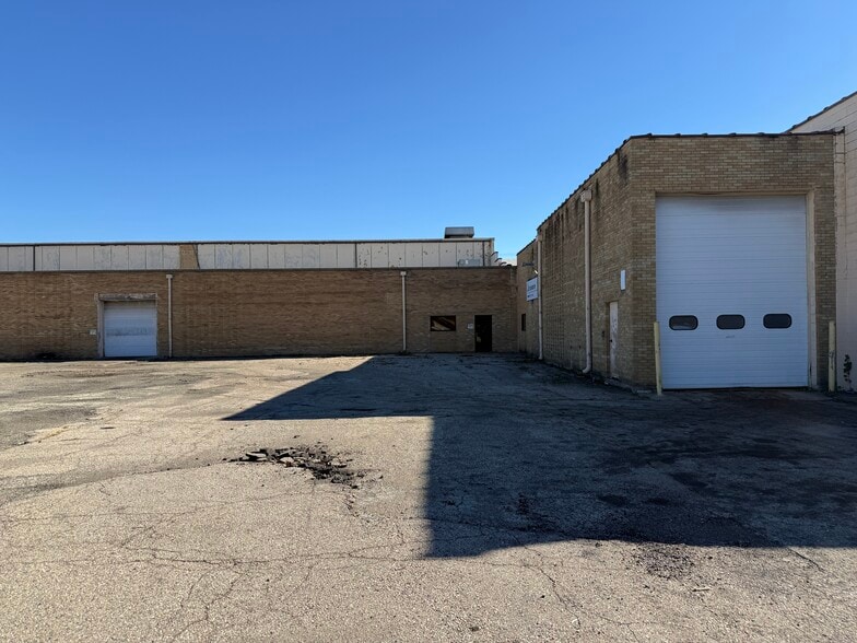 More Photos Of 1827 Broadway, Rockford Food Processing For Sale