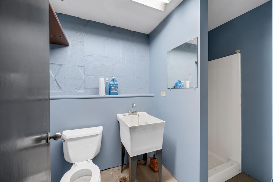 More Photos Of 4100 Washington Blvd, Hillside Industrial For Sale