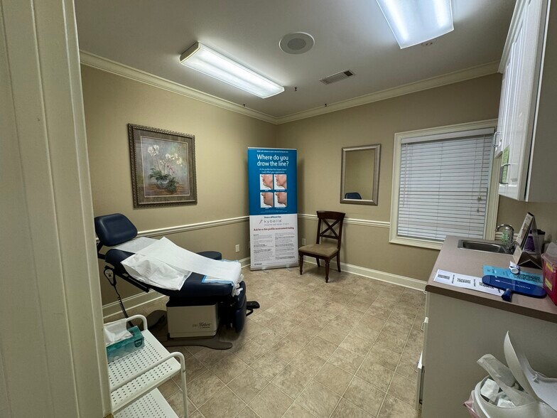 More Photos Of 1003 Fernwood Dr, Milledgeville Medical For Sale