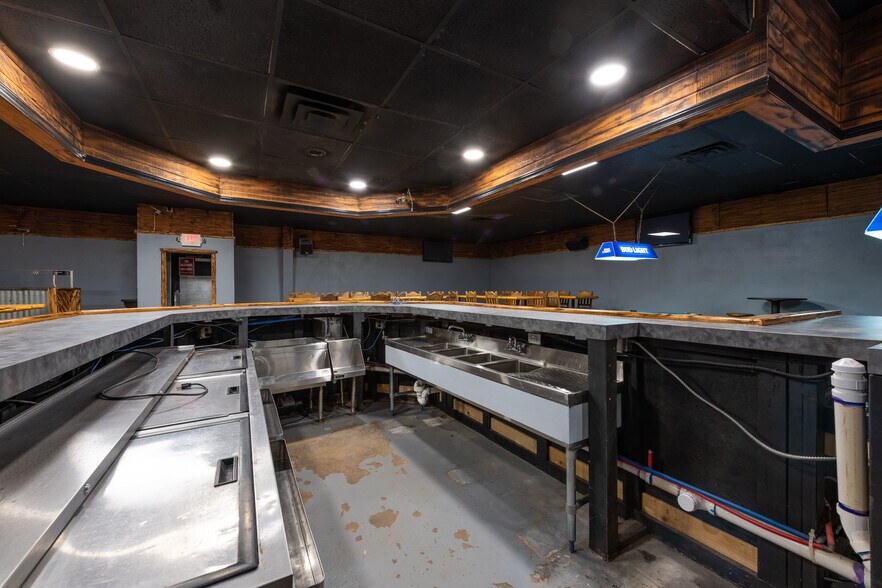 More Photos Of 1402 Old Iowa Park, Wichita Falls Specialty For Lease