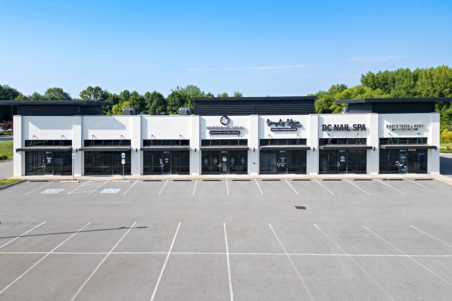More Photos Of 2670 Madison St, Clarksville Storefront Retail Office For Lease