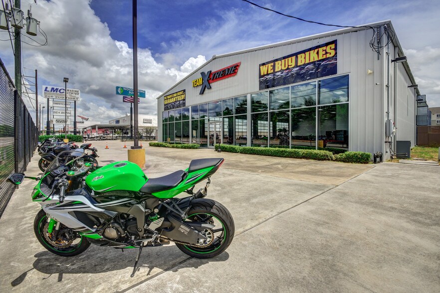 More Photos Of 14902 N Fwy Service Rd, Houston Freestanding For Sale
