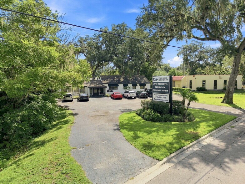 More Photos Of 223 Lithia Pinecrest Rd, Brandon Office For Sale