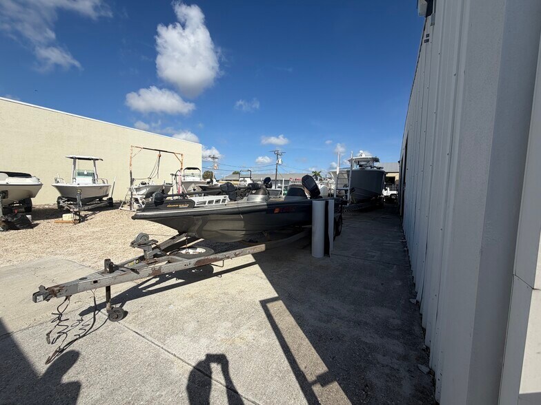 More Photos Of 1215 SE 10th St, Cape Coral Warehouse For Sale