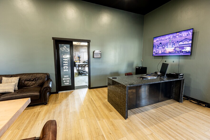 More Photos Of 612 S 9th St, Gunnison Industrial For Sale