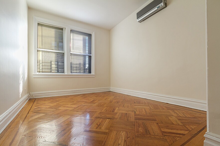 More Photos Of 7 Newark Bay Ct, Bayonne Apartments For Sale