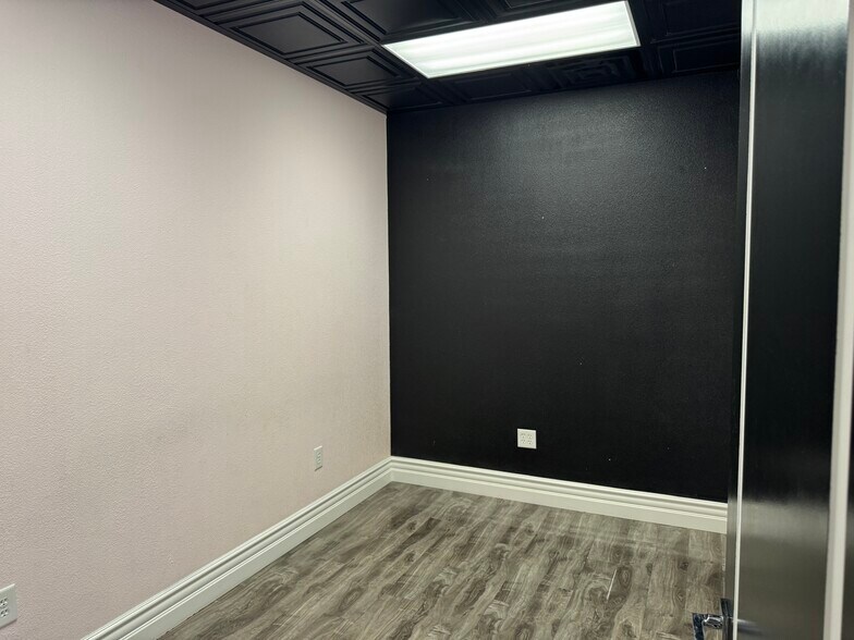 More Photos Of 6446 N Durango Dr, Las Vegas Freestanding For Lease