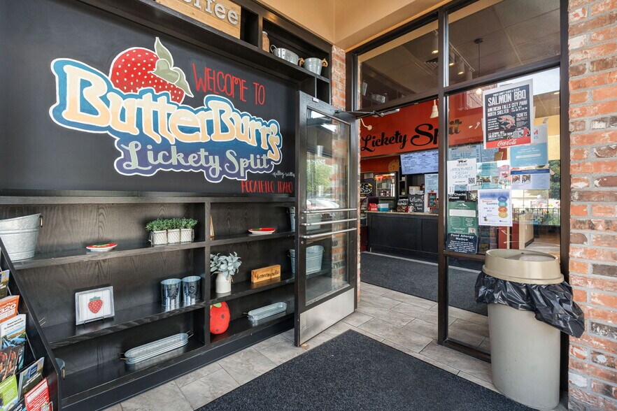 More Photos Of 1138 Yellowstone, Pocatello Restaurant For Sale