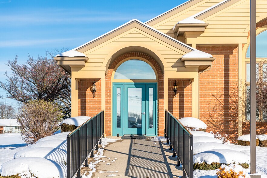 More Photos Of 1752 W High St, Piqua Medical For Sale