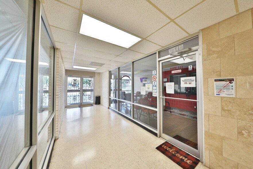 More Photos Of 2402-2406 Commercial Ave, San Antonio Medical For Sale