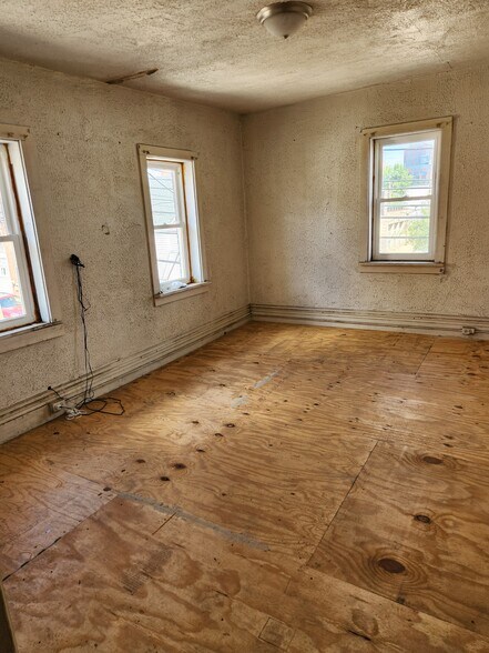 More Photos Of 1600 Bingham St, Pittsburgh Bar For Sale