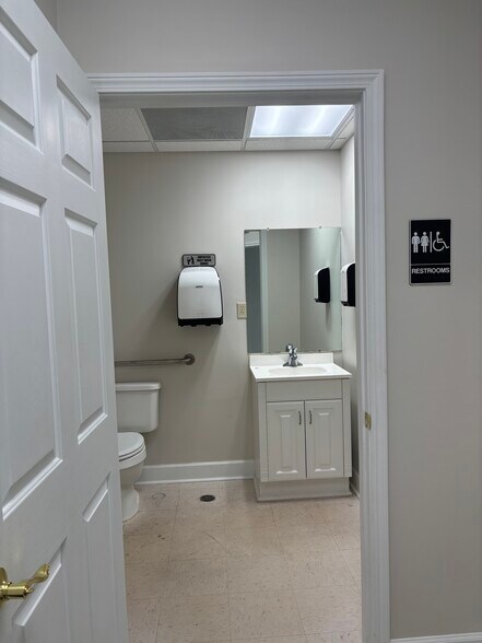 More Photos Of 2100 Alafaya Trl, Oviedo Office For Lease