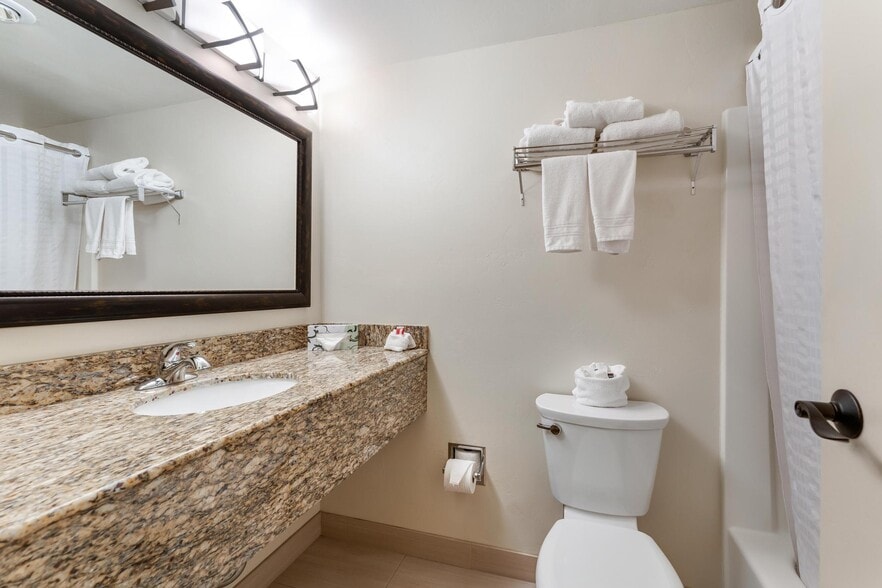 More Photos Of 1450 S Auto Mall Dr, St George Hotel For Sale