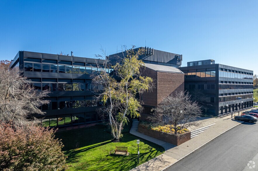 More Photos Of 20 William St, Wellesley Office For Lease