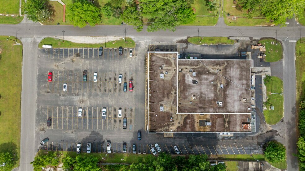 More Photos Of 15 W Ashland St, Andrews Supermarket For Sale