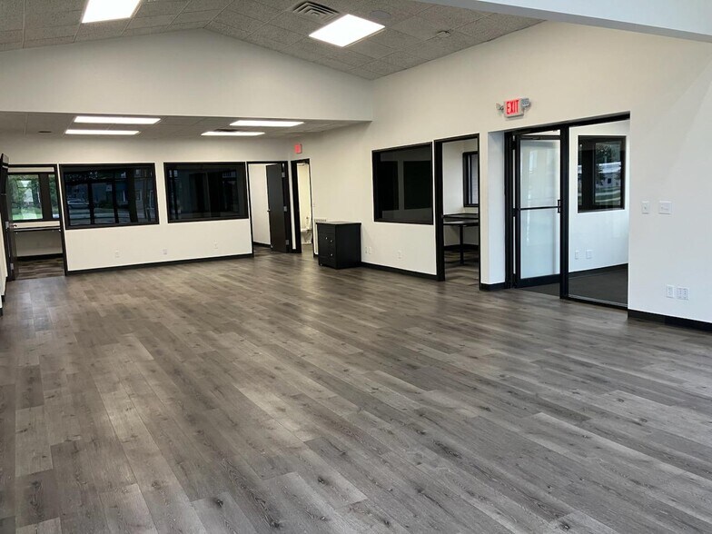 More Photos Of 1010 251 Hwy, Rochelle Office For Sale