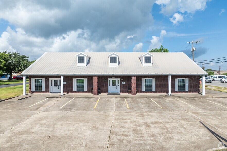 More Photos Of 905 N Logan St, Texas City Office For Sale