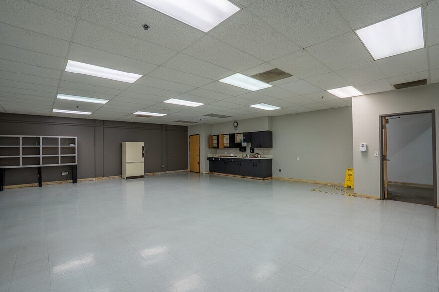 More Photos Of 3403 W 7th Ave, Eugene Manufacturing For Lease