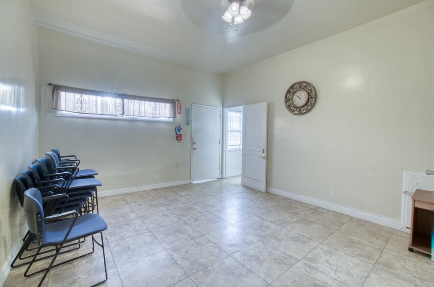 More Photos Of 11123 S Western Ave, Los Angeles Office For Sale