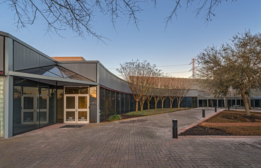 More Photos Of 15415 Katy Fwy, Houston Office For Lease