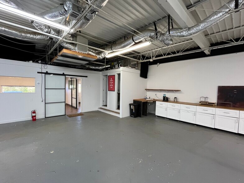 More Photos Of 820 Shelby Ln, Austin Warehouse For Lease