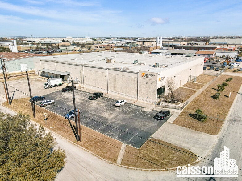 More Photos Of 4311 Director Dr, San Antonio Warehouse For Lease