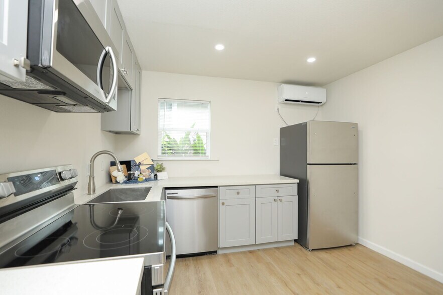 More Photos Of 912 Church St, Galveston Apartments For Sale