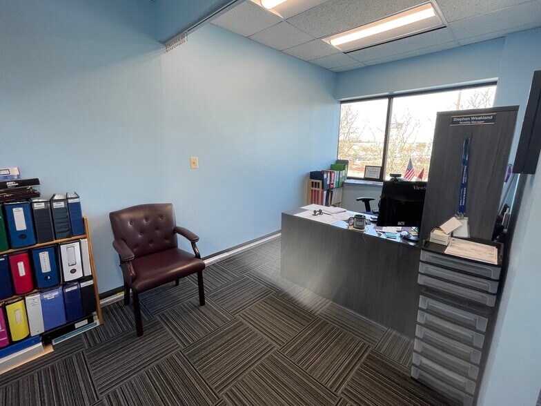 More Photos Of 8131 Ritchie Hwy, Pasadena Freestanding For Lease