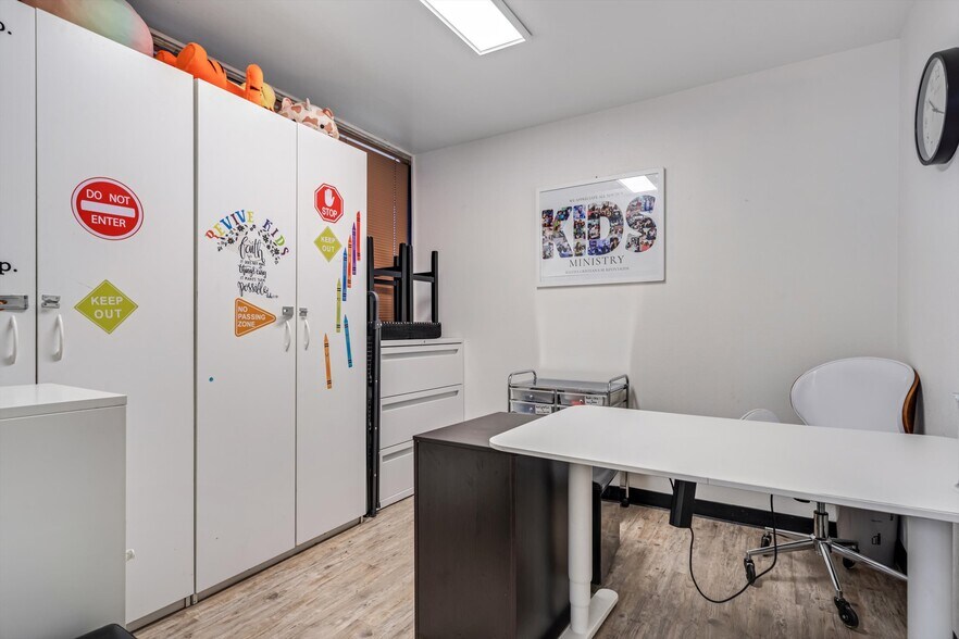 More Photos Of 6640 Redwood Dr, Rohnert Park Office For Sale