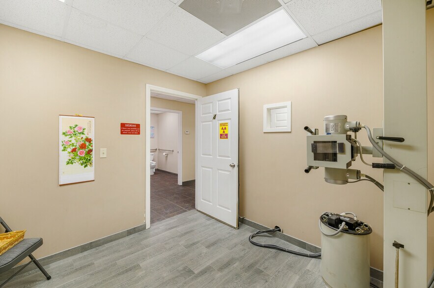 More Photos Of 3480 W Main St, League City Medical For Sale