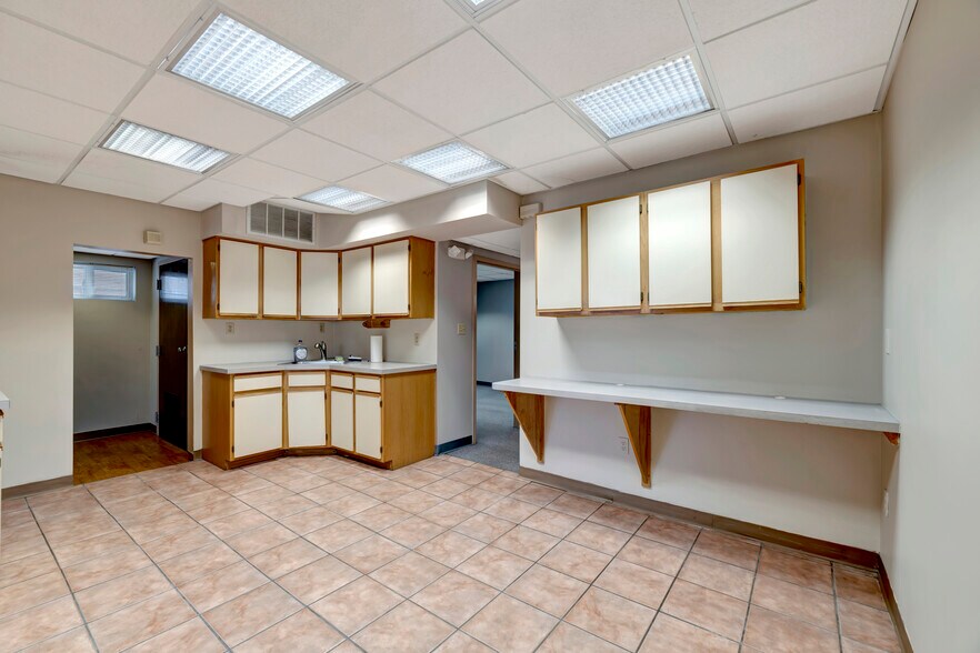 More Photos Of 101 N Gray Ave, Wilmington Medical For Sale