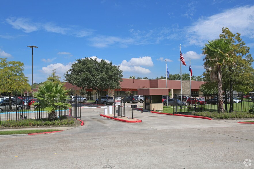 More Photos Of 12055 Kurland Dr, Houston Warehouse For Lease