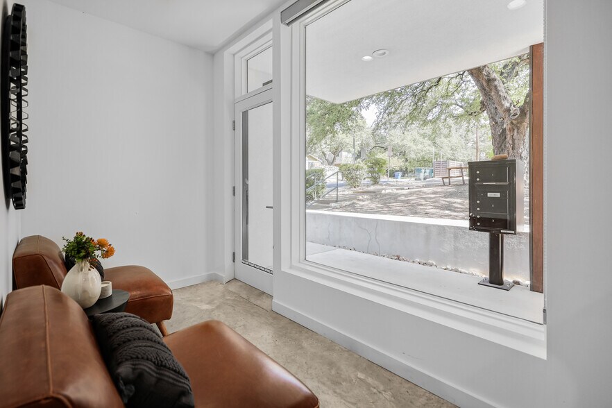 More Photos Of 2208 Lake Austin Blvd, Austin Office Residential For Sale