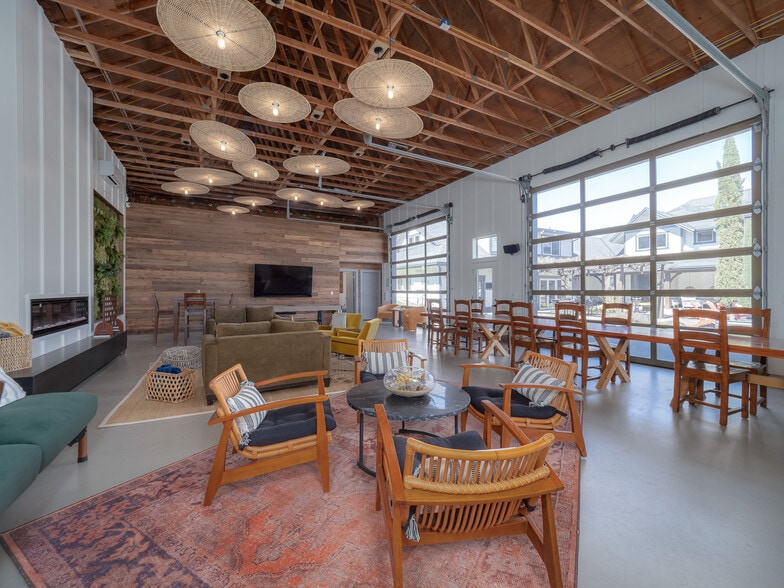 More Photos Of 20300 NE Highway 240, Newberg Hotel For Sale