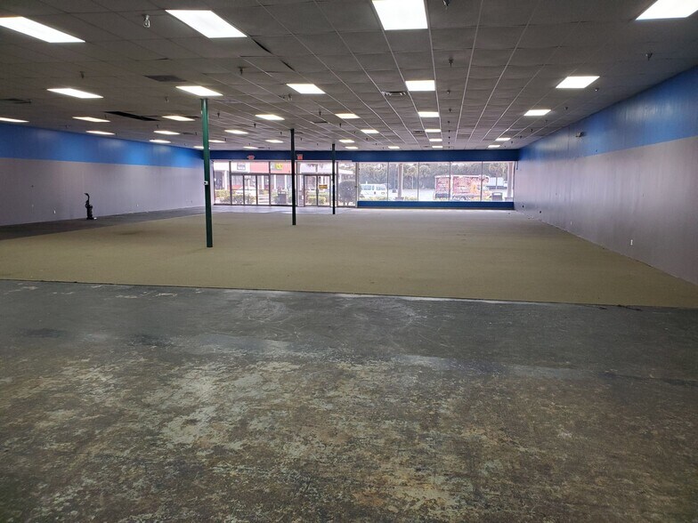 More Photos Of 2921 S Orlando Dr, Sanford General Retail For Lease