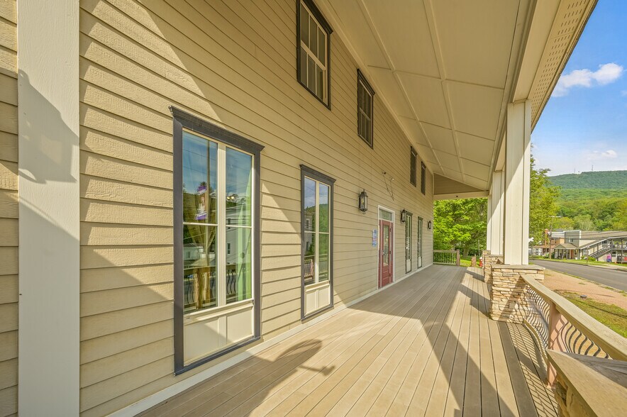 More Photos Of 56 Main St, Stamford Hotel For Sale