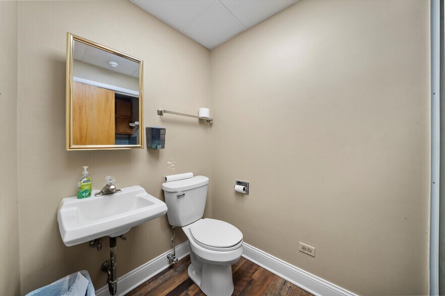 More Photos Of 5346 W 95th St, Oak Lawn Office For Sale