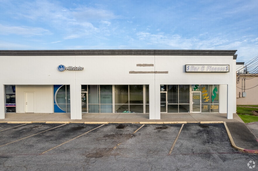 More Photos Of 120 Circle Way St, Lake Jackson Unknown For Lease