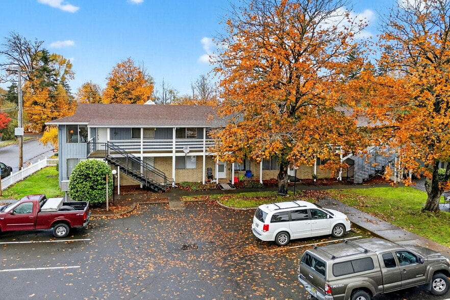 More Photos Of 17170 Beers Ave, Sandy Multifamily For Sale