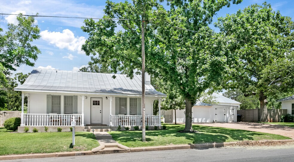More Photos Of 508 N Orange St, Fredericksburg Specialty For Sale