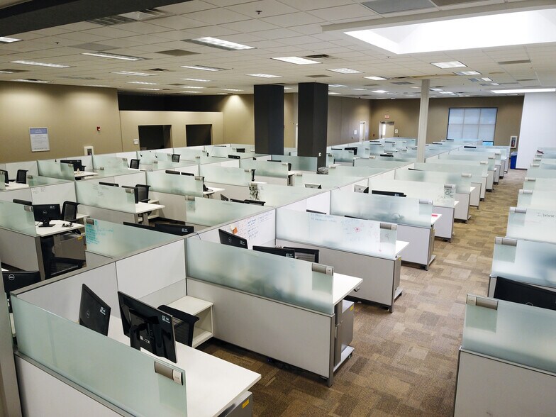 More Photos Of 7730 Market Center, El Paso Showroom For Lease