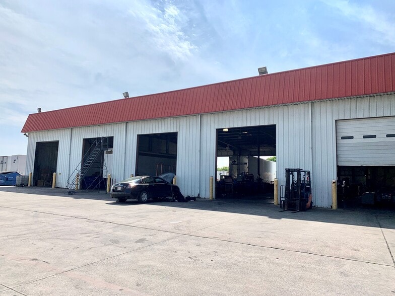 More Photos Of 9773-9777 Harry Hines Blvd, Dallas Truck Terminal For Lease