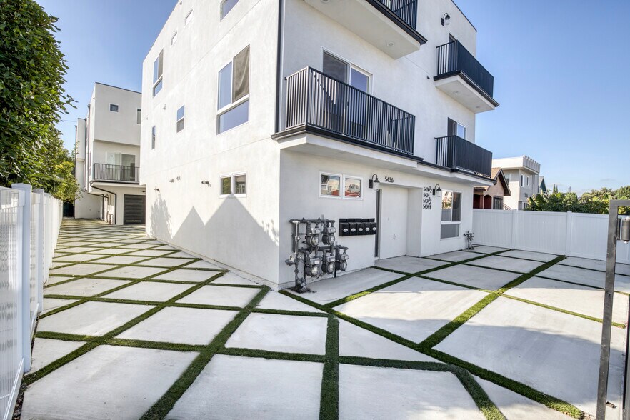 More Photos Of 5436 Romaine St, Los Angeles Apartments For Sale