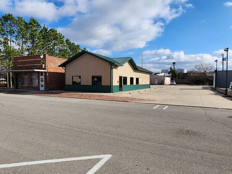 More Photos Of 108 E Pine St, East Prairie Restaurant For Sale