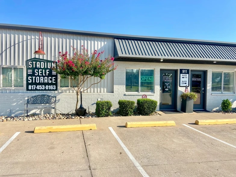 Primary Photo Of 911-1003 E Broad St, Mansfield Self Storage For Lease
