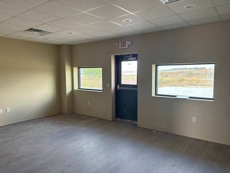 More Photos Of 764 Soechting Rd, New Braunfels Unknown For Lease