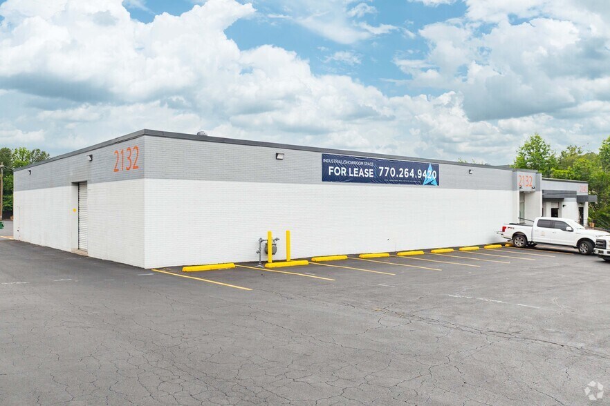 More Photos Of 2132 James Jackson Pky NW, Atlanta Showroom For Lease