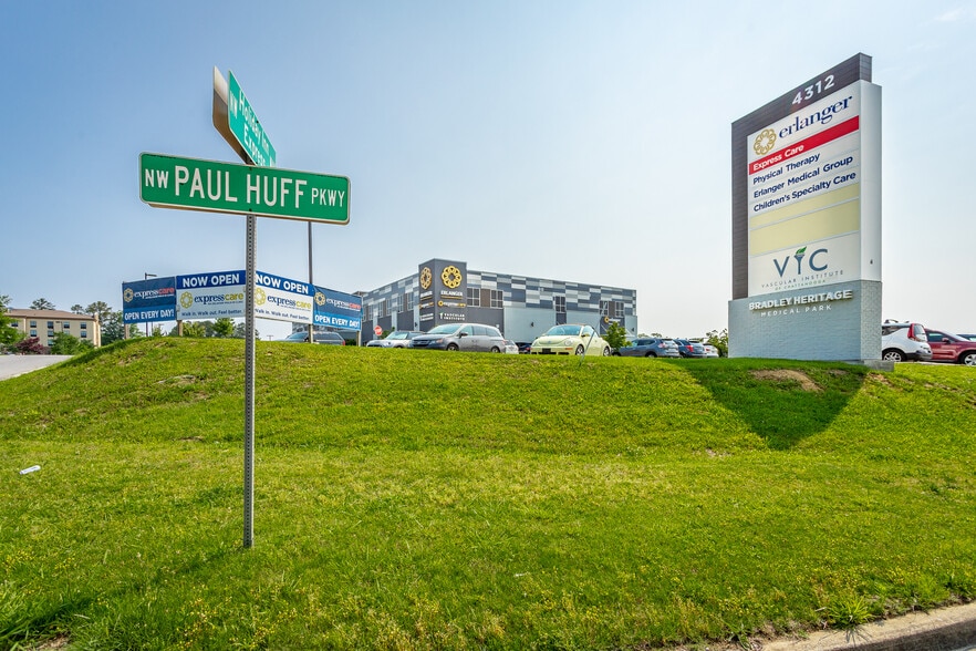 More Photos Of 4312 Holiday Inn Express Way NW, Cleveland Medical For Lease